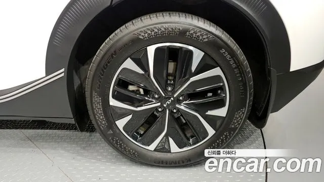 Kia EV6 Standard 4WD — Фото автомобиля 21