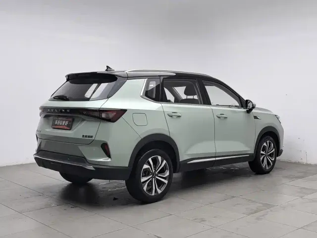 Wuling Asta — Фото автомобиля 2