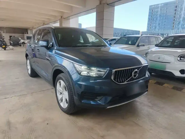 Volvo XC40 — Фото автомобиля 3