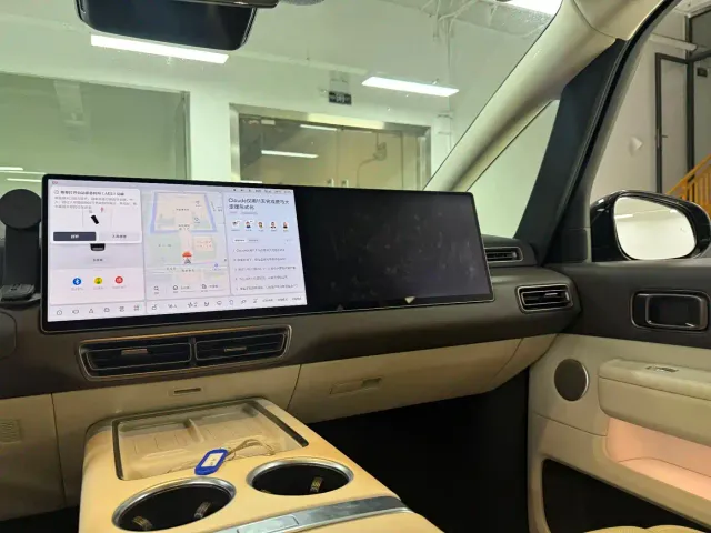 Li Auto MEGA — Фото автомобиля 16