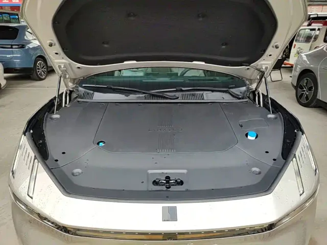 Lynk & Co Z10 — Фото автомобиля 19