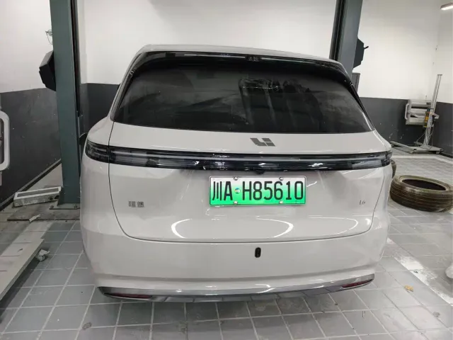 Li Auto L6 — Фото автомобиля 6
