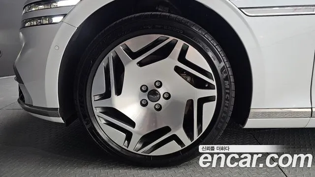 Genesis G90 Бензин 3.5 Turbo e-S/C AWD LWB — Фото автомобиля 3