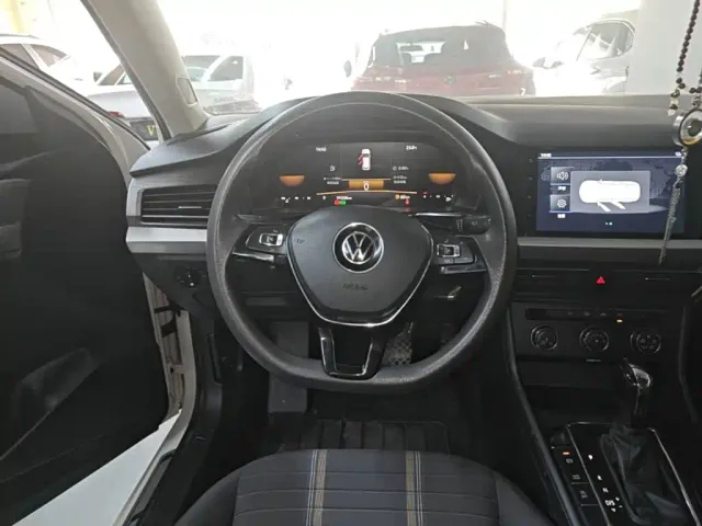 Volkswagen Lavida — Фото автомобиля 10