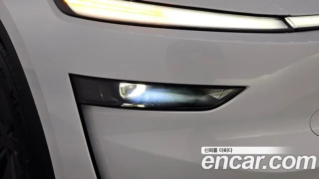 Tesla Model Y — Фото автомобиля 7