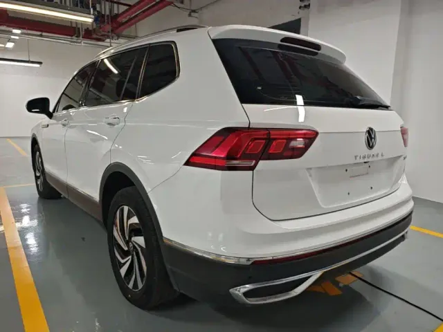 Volkswagen Tiguan L — Фото автомобиля 4