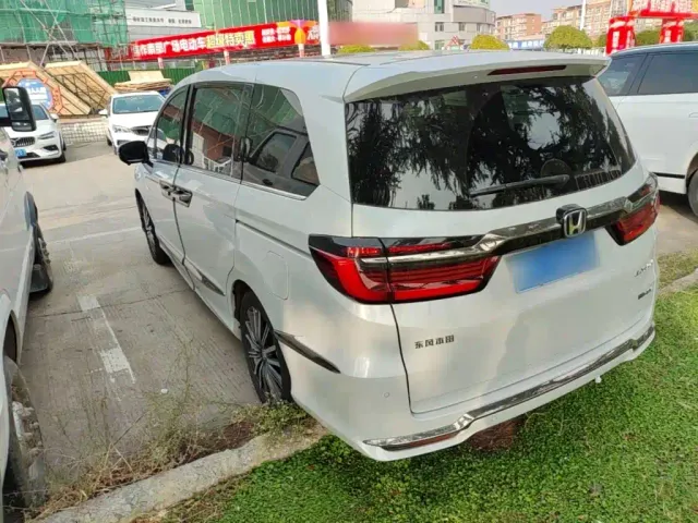 Honda Elysion — Фото автомобиля 4