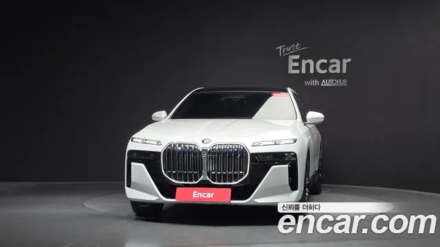 BMW i7 G70 — Фото автомобиля 3