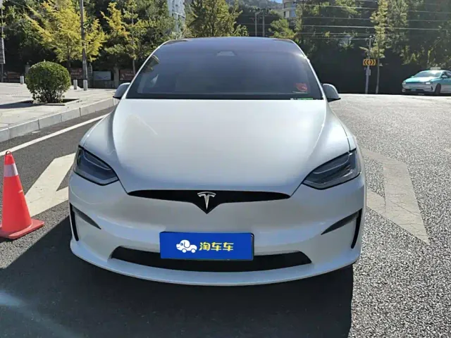 Tesla Model X — Фото автомобиля 2