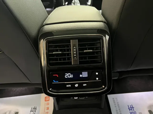 Volkswagen Passat — Фото автомобиля 14