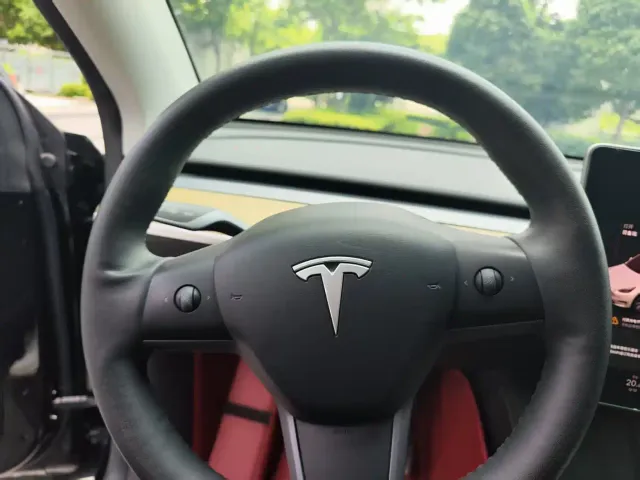 Tesla Model Y — Фото автомобиля 6