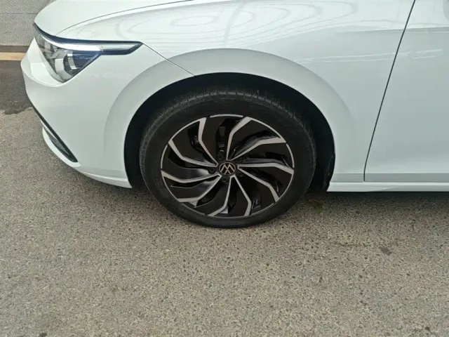 Volkswagen Golf — Фото автомобиля 22