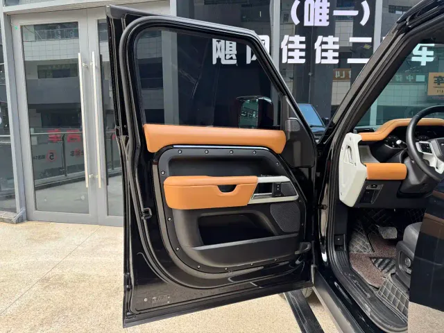 Land Rover Defender — Фото автомобиля 9