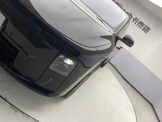 Li Auto i8 — Фото автомобиля 9