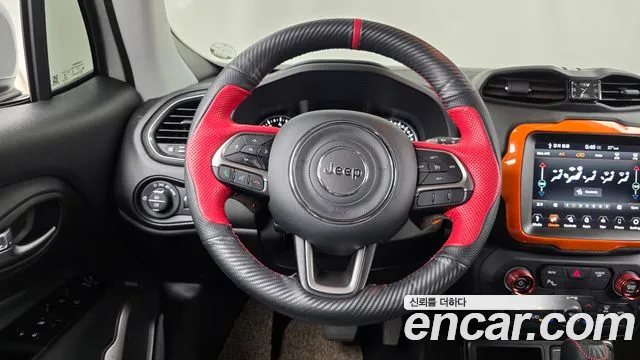 Jeep Renegade — Фото автомобиля 12