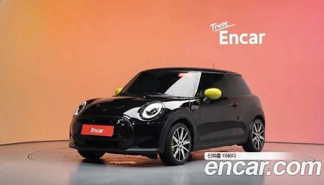 Фотография автомобиля — MINI Cooper Electric