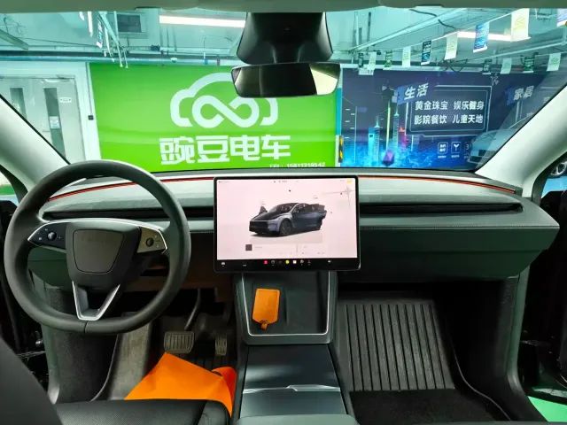 Tesla Model Y — Фото автомобиля 16