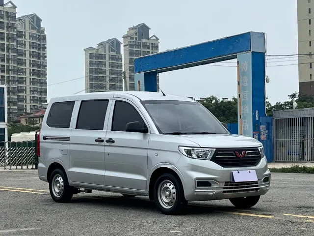 Wuling Hongguang V — Фото автомобиля 3
