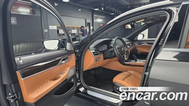 BMW 7-Series — Фото автомобиля 10