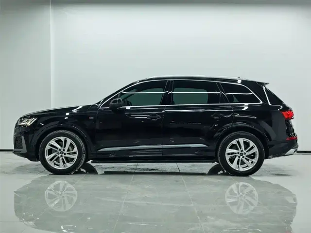 Audi Q7 — Фото автомобиля 3