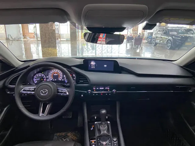 Mazda Axela — Фото автомобиля 9
