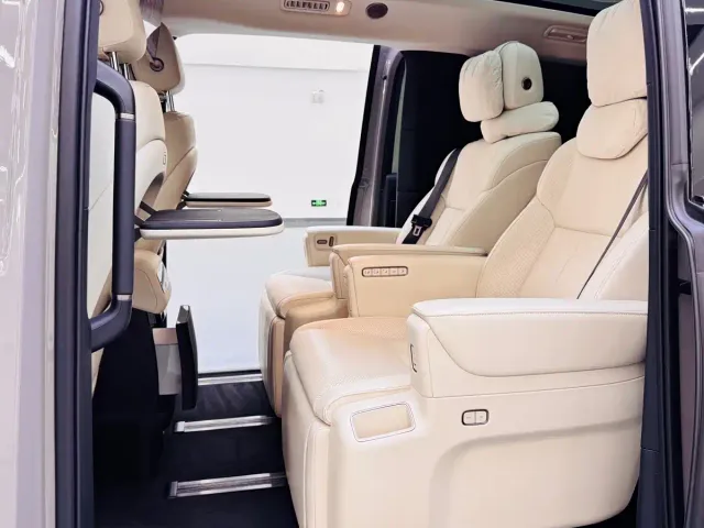 Li Auto MEGA — Фото автомобиля 13