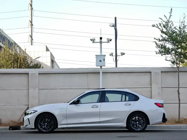 BMW 3 Series — Фото автомобиля 2