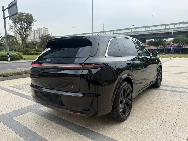 Li Auto L7 — Фото автомобиля 13