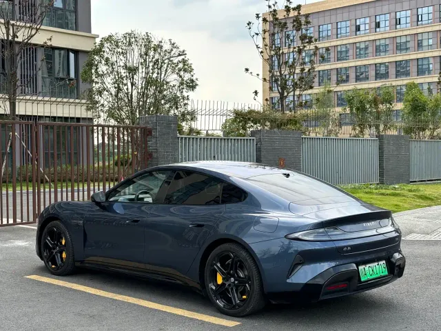 Xiaomi SU7 — Фото автомобиля 16