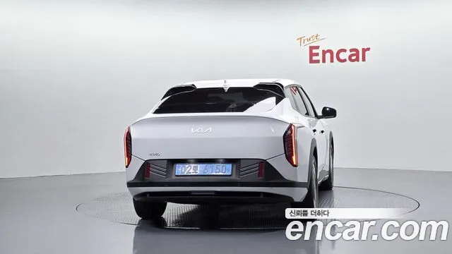 Kia EV4 — Фото автомобиля 4