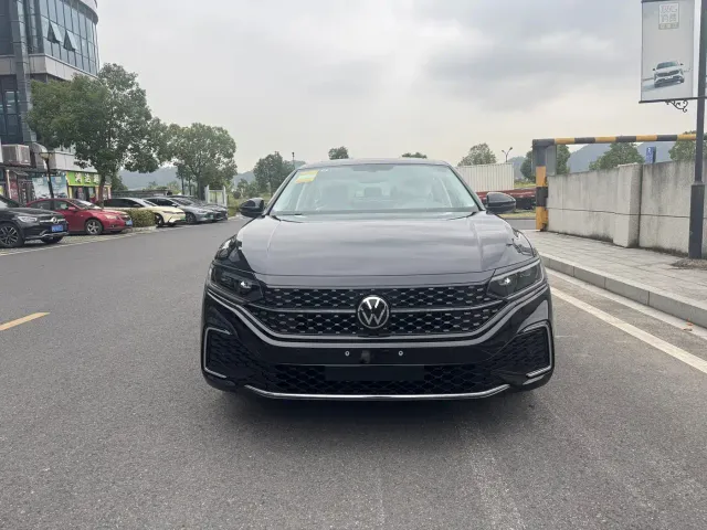 Volkswagen Passat — Фото автомобиля 3