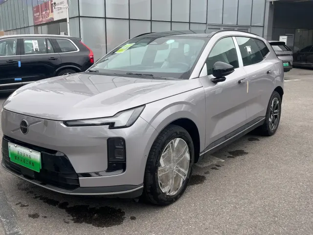 Volvo XC70 Plug-in Hybrid — Фото автомобиля 6