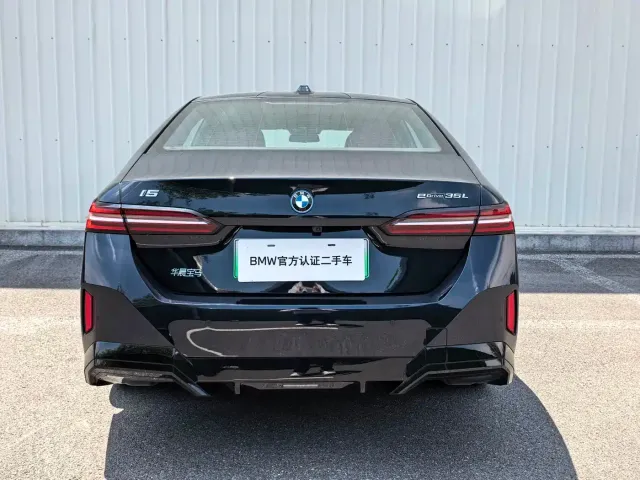 BMW i5 — Фото автомобиля 8