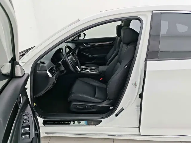 Honda Accord — Фото автомобиля 10