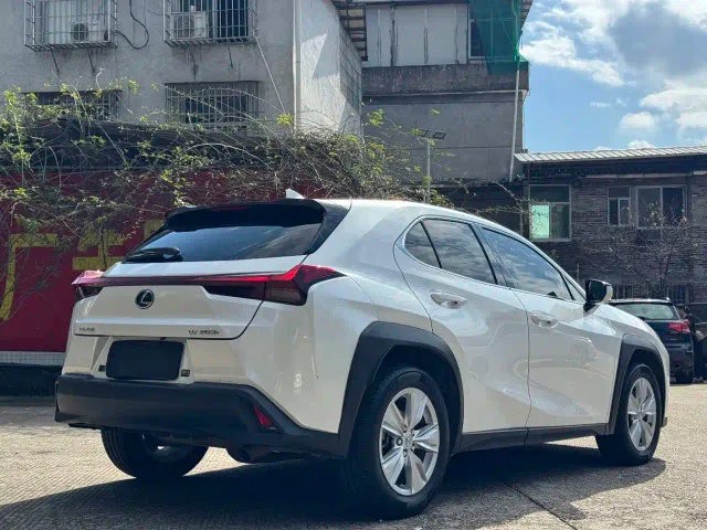 Lexus UX — Фото автомобиля 9