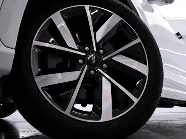 Li Auto L7 — Фото автомобиля 18