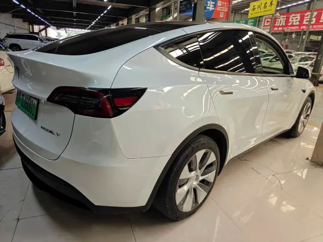 Tesla Model Y — Фото автомобиля 7