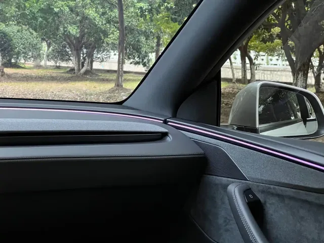Tesla Model Y L — Фото автомобиля 15