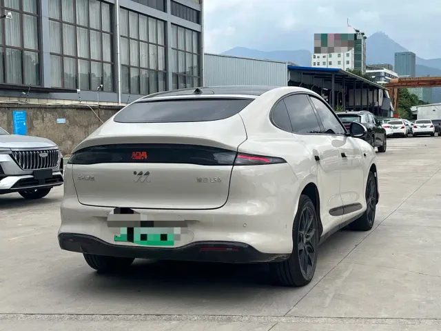 IM Motors LS6 — Фото автомобиля 7