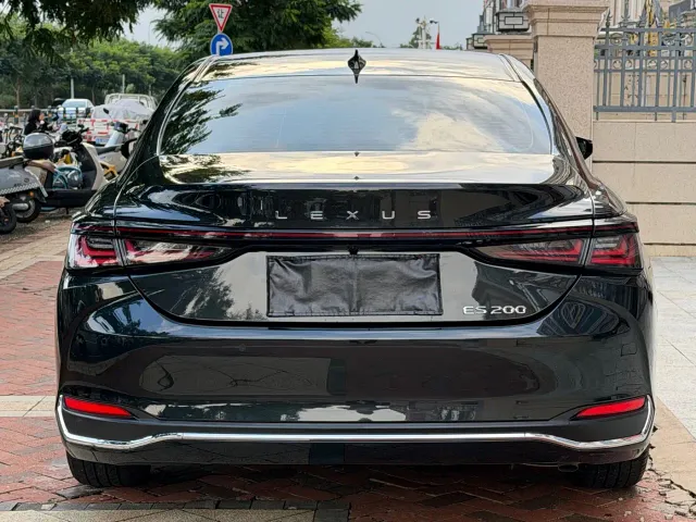 Lexus ES — Фото автомобиля 8
