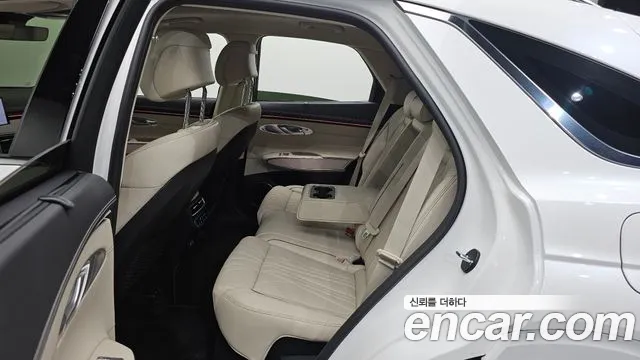 Genesis GV70 — Фото автомобиля 11