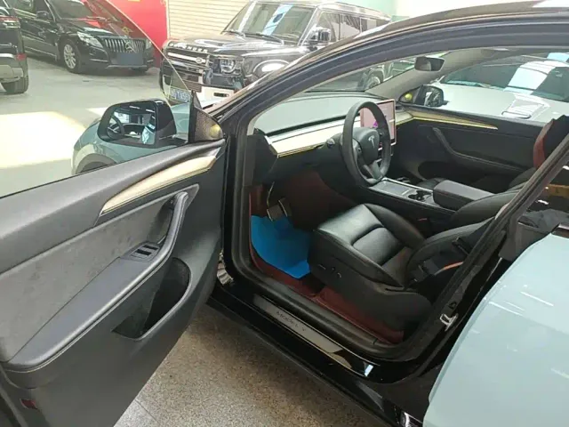 Tesla Model Y — Фото автомобиля 15