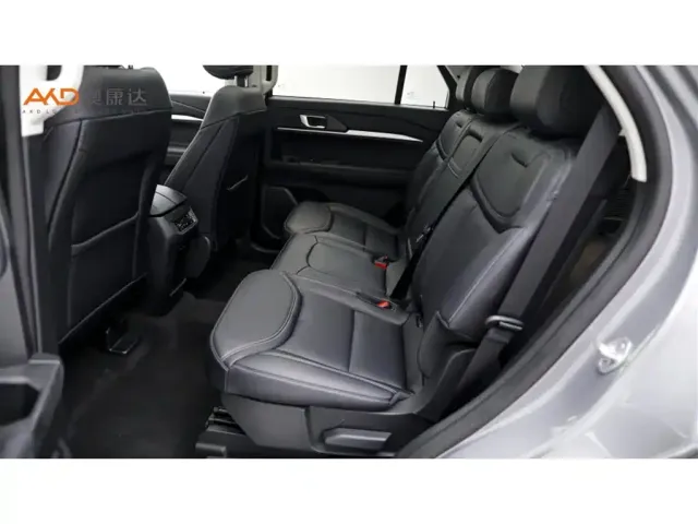 Ford Explorer — Фото автомобиля 7