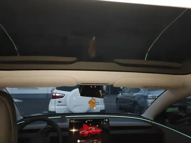 Tesla Model 3 — Фото автомобиля 14