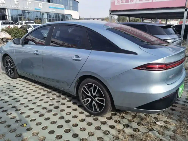 Roewe D6 — Фото автомобиля 4