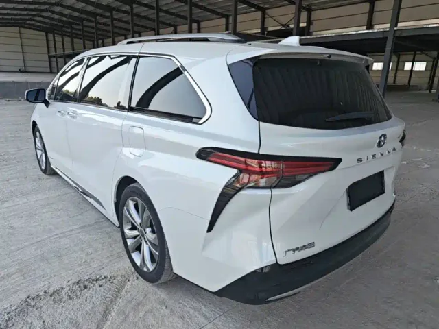 Toyota Sienna — Фото автомобиля 4