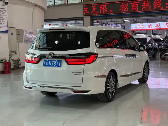 Honda Elysion — Фото автомобиля 9