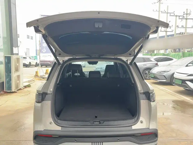 BYD Seal 05 DM-i — Фото автомобиля 13