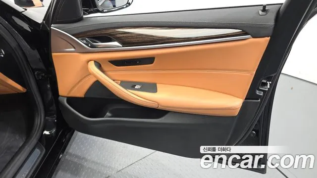 BMW 5 Series G30 — Фото автомобиля 13