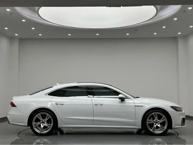 Audi A7L — Фото автомобиля 4